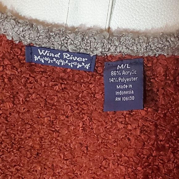 WIND RIVER Soft Fuzzy Sweater - Quilted Design - Size M/L - Picture 3 of 3